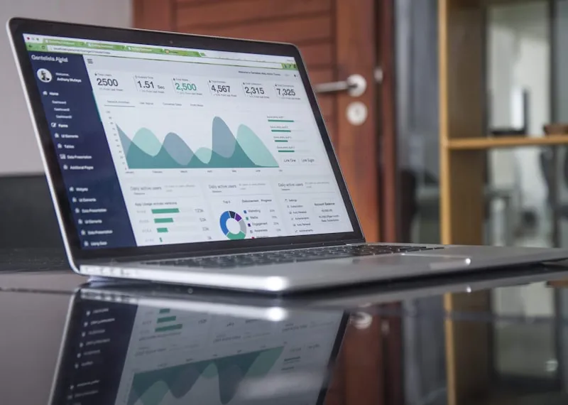 Panel de métricas de SEO y tráfico orgánico